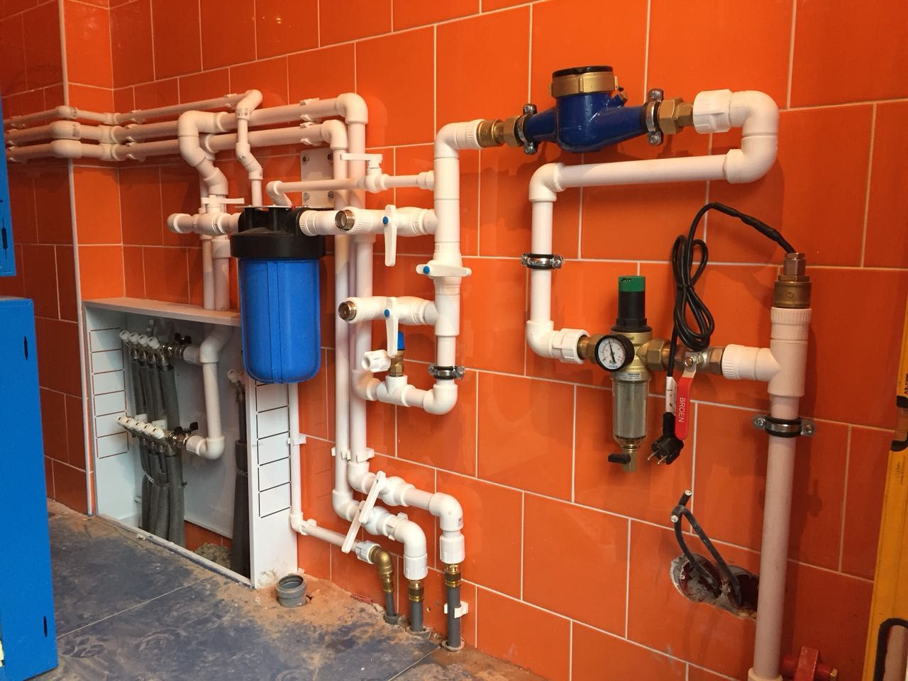 Какие возможности существуют для автоматизации системы разводки воды в доме?